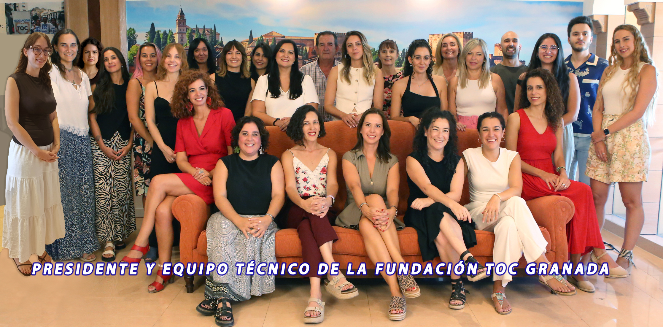 Fotografía de grupo del presidente y el equipo técnico de la Fundación TOC Granada